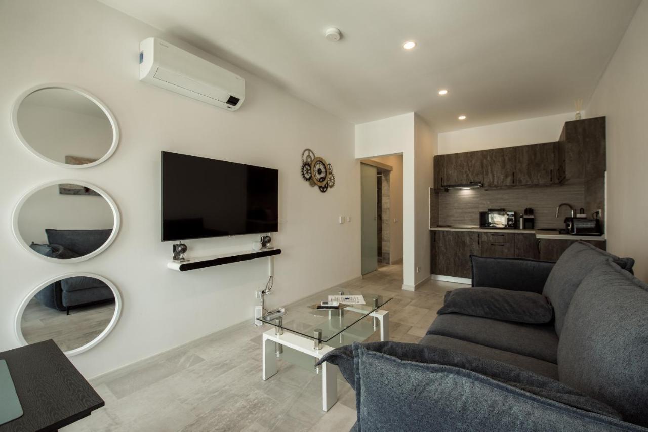 Fancy Penthouse Studio With Lakeview W10 Bucharest Exterior photo